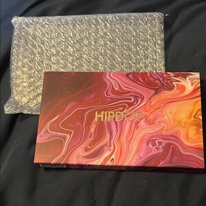 HipDot Multicolor Eyeshadow Palette